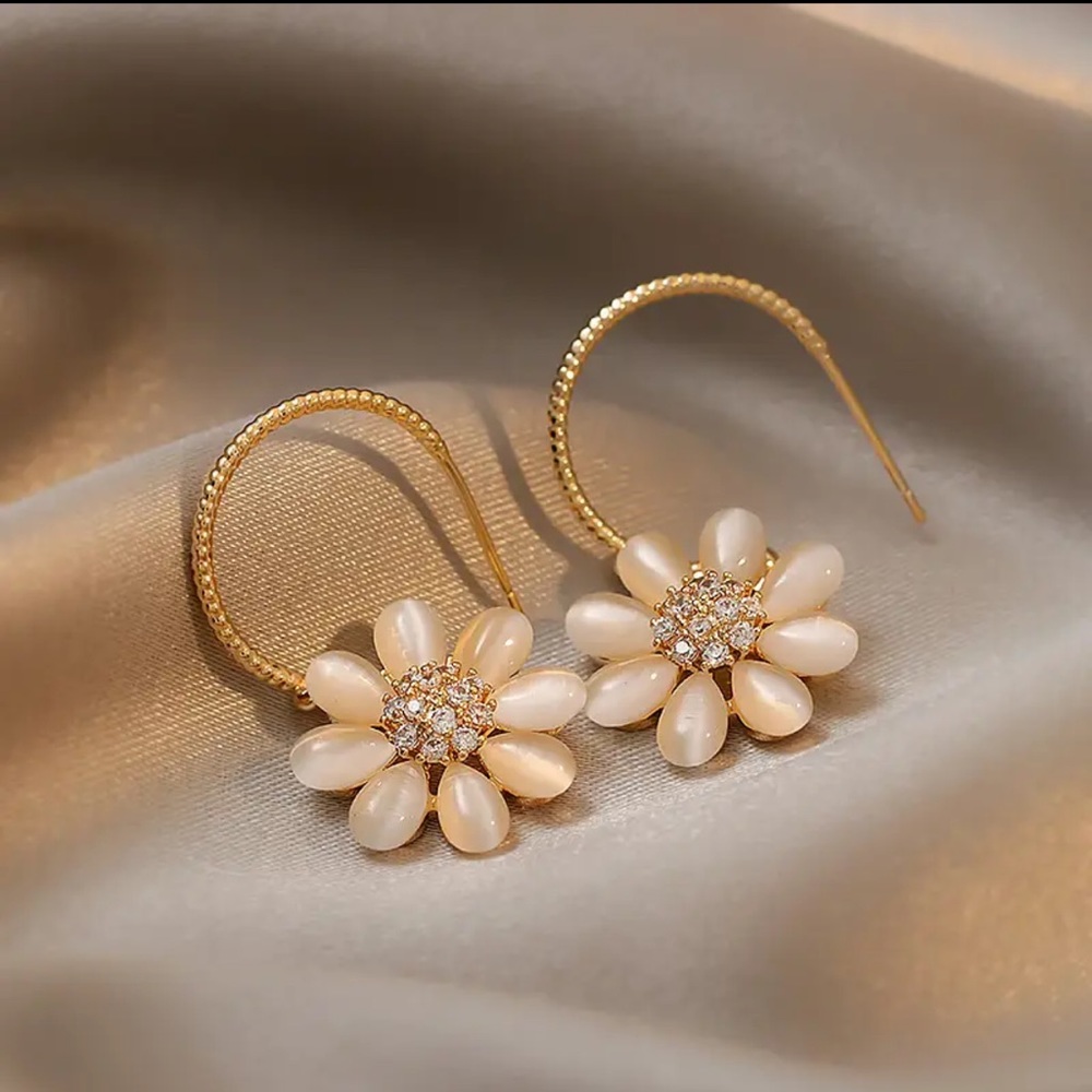 Elegant flower earrings
